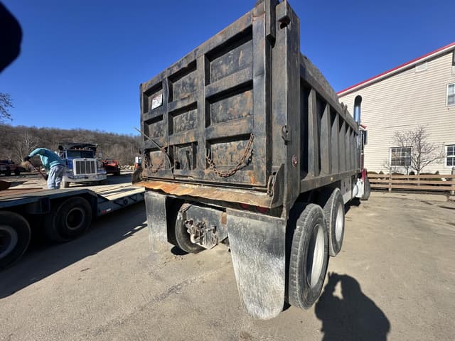 Image of Peterbilt 379 equipment image 4