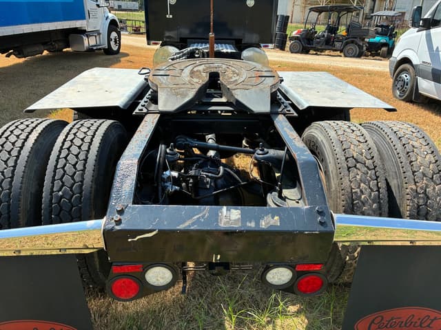 Image of Peterbilt 379 equipment image 4
