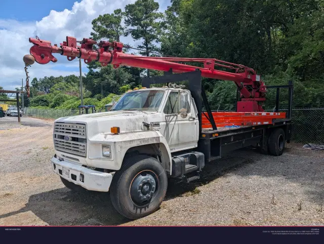 Image of Ford F-800 equipment image 1