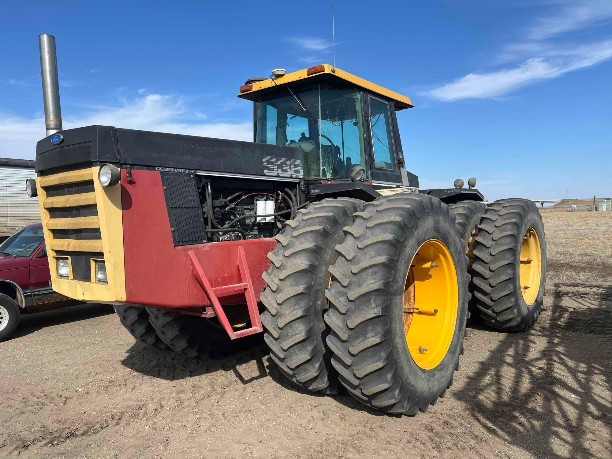 300 - 424 HP Tractors image