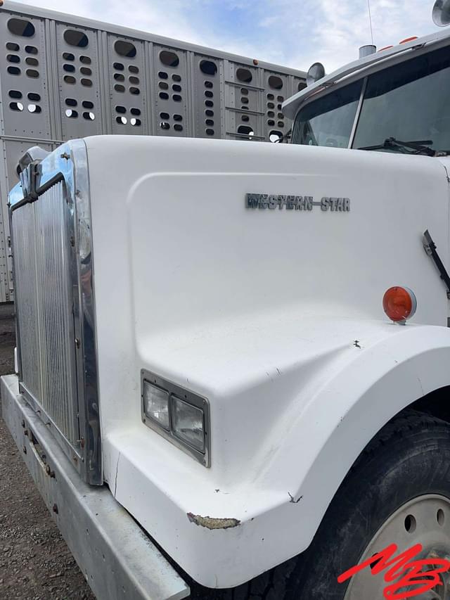 Image of Western Star 4964F equipment image 1