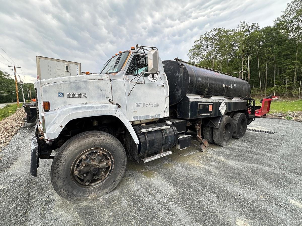 1988 GMC Brigadier Equipment Image0