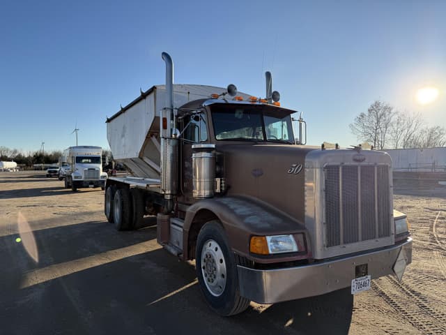 Image of Peterbilt 377 equipment image 1