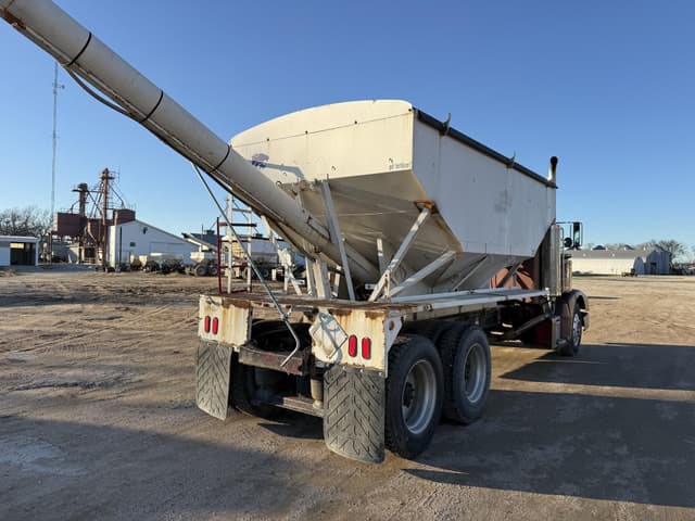 Image of Peterbilt 377 equipment image 2