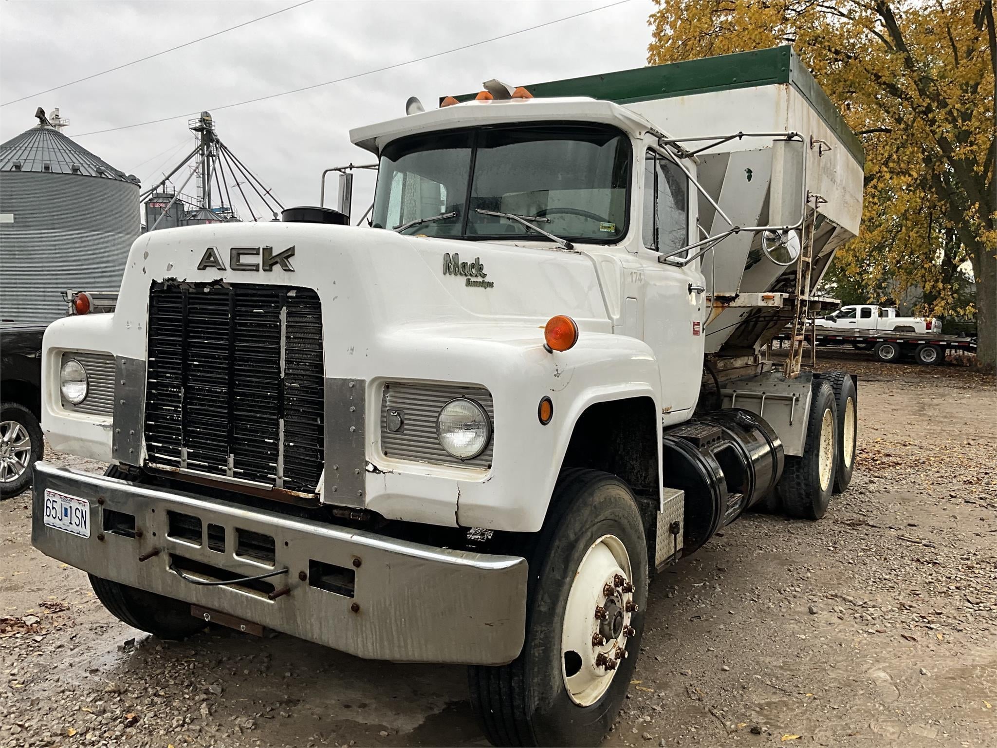 SOLD - 1988 Mack R688ST Lot No. 6732 Other Equipment with 178,278 mi ...