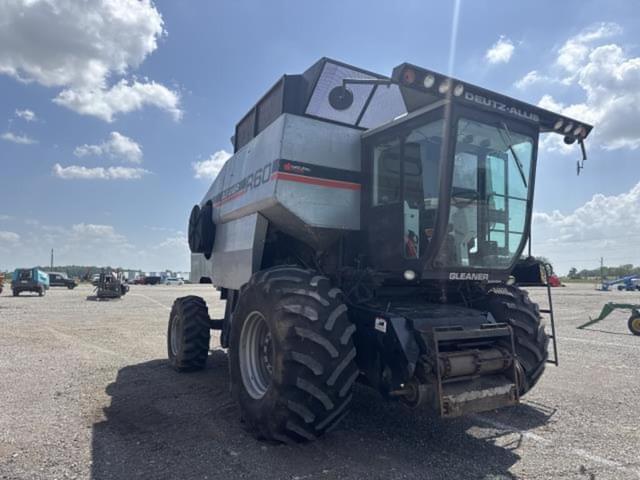 Image of Gleaner R60 equipment image 3