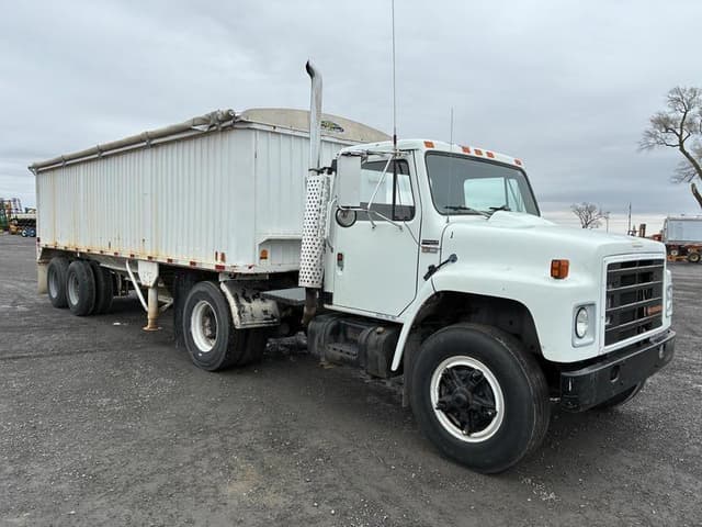 Image of International S1900 equipment image 4