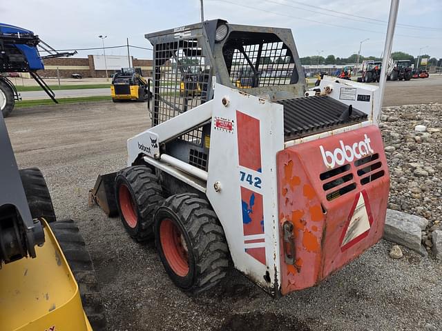 Image of Bobcat 742 equipment image 2