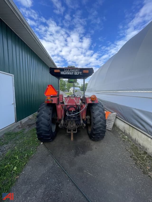 Image of Case 585 equipment image 1