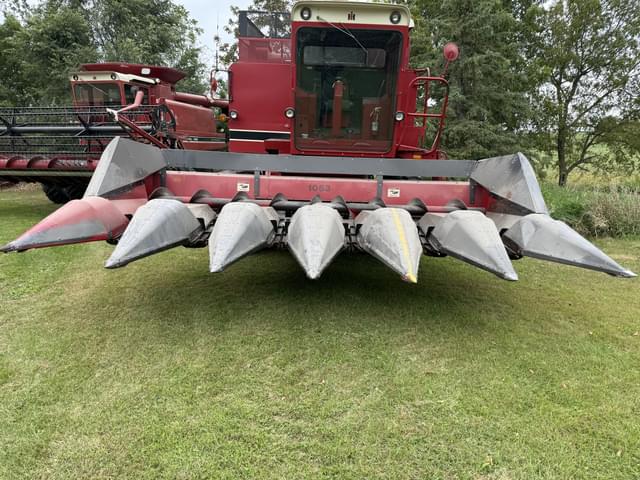 Image of Case IH 1063 equipment image 2