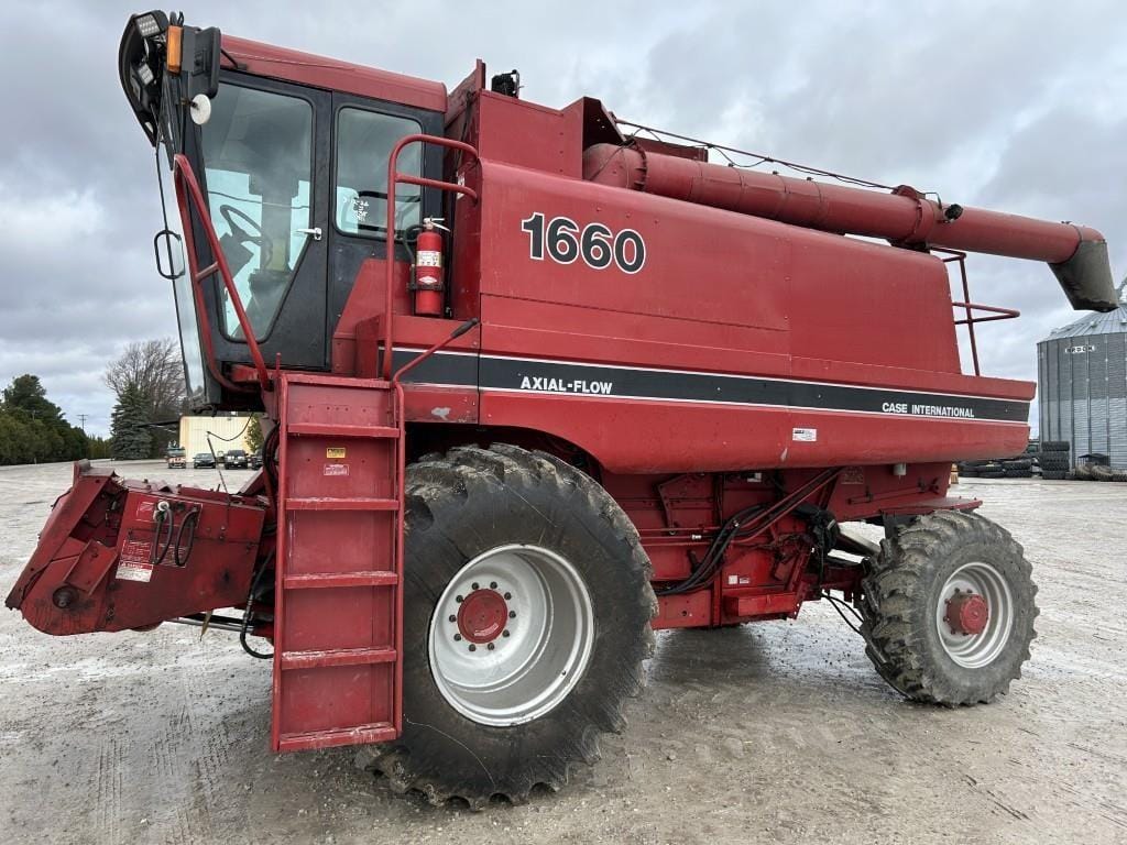 1989 Case IH 1660 Equipment Image0