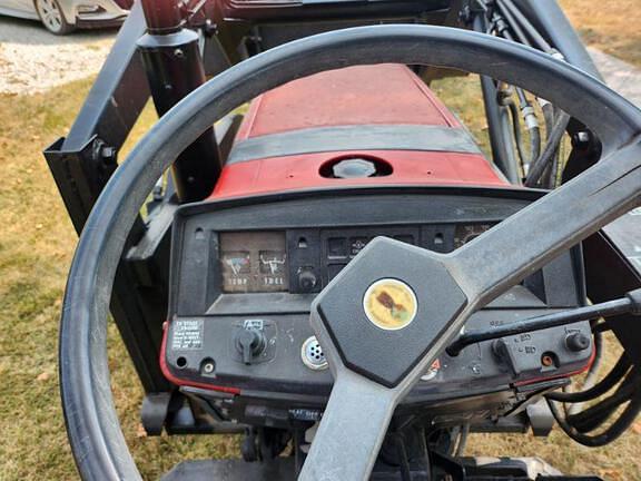 Image of Case IH 275 equipment image 4