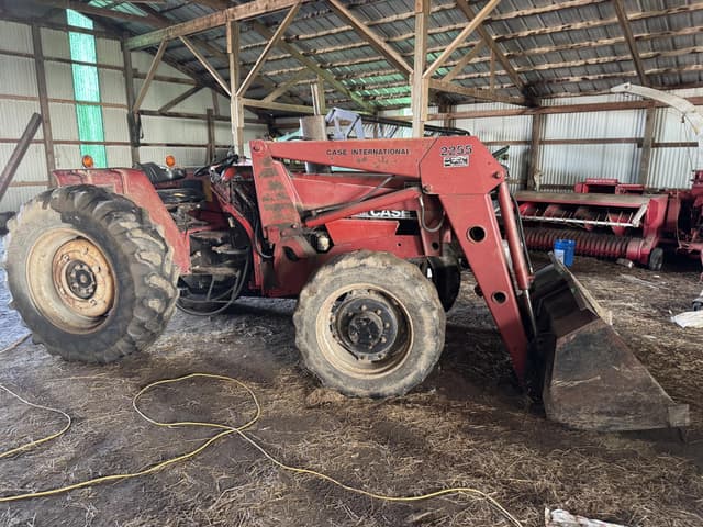 Image of Case IH 585 equipment image 2
