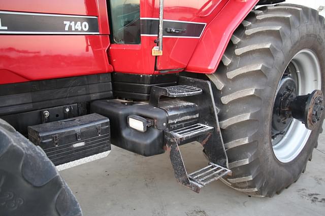 Image of Case IH 7140 equipment image 1