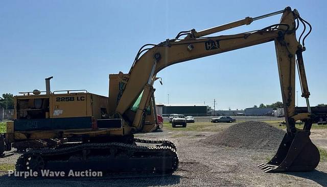Image of Caterpillar 2258LC equipment image 3