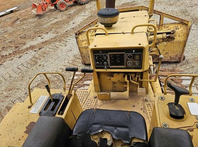 Image of Caterpillar D5H equipment image 4