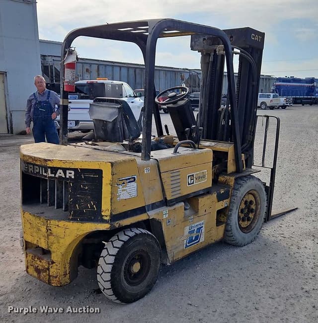 Image of Caterpillar V50D equipment image 4