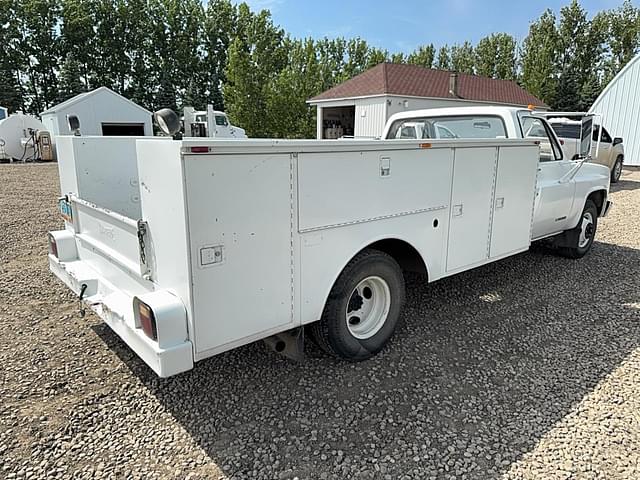 Image of Chevrolet 3500 equipment image 4
