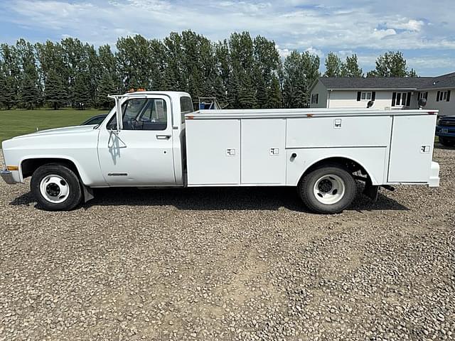 Image of Chevrolet 3500 equipment image 1