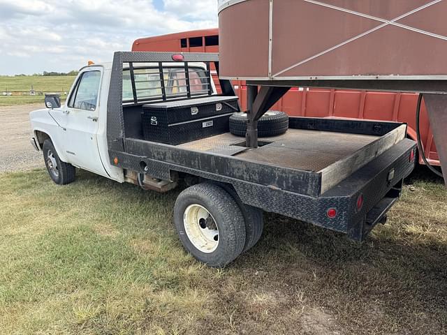 Image of Chevrolet 3500 equipment image 3