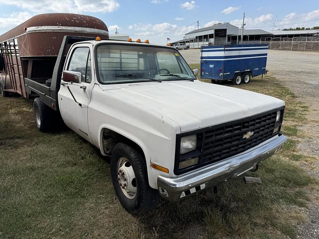 Image of Chevrolet 3500 equipment image 1