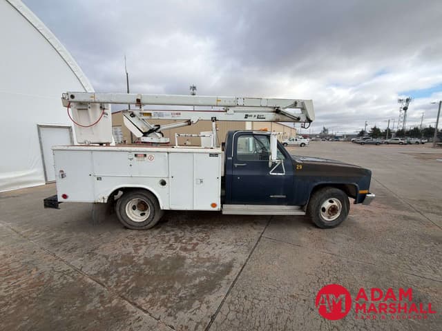 Image of Chevrolet 3500 equipment image 3