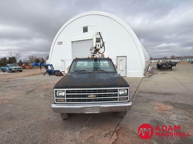 Image of Chevrolet 3500 equipment image 2