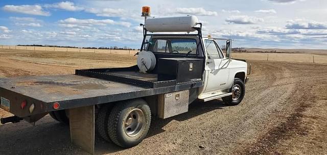 Image of Chevrolet 3500 equipment image 3