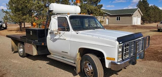 Image of Chevrolet 3500 equipment image 2