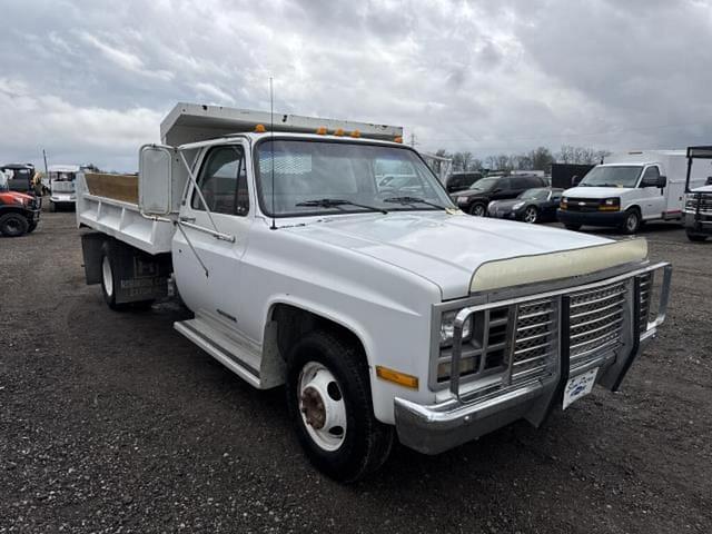 Image of Chevrolet 3500 equipment image 3