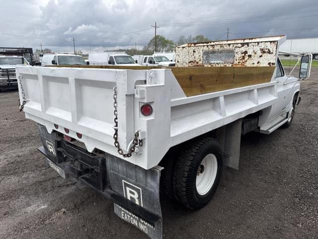 Image of Chevrolet 3500 equipment image 2
