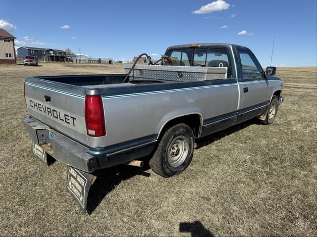 Image of Chevrolet 1500 equipment image 3