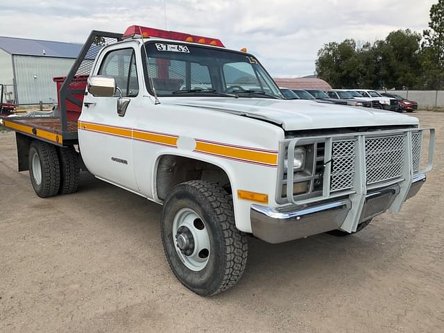 Image of Chevrolet 3500 equipment image 2