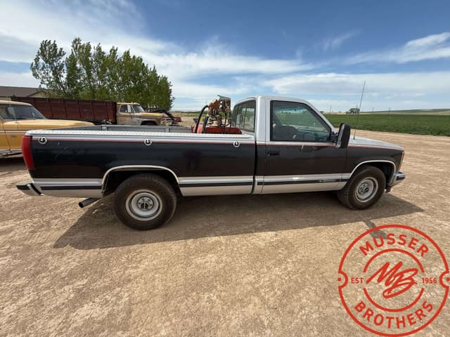 Image of Chevrolet 2500 equipment image 2