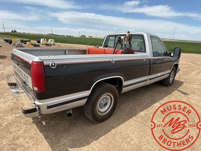 Image of Chevrolet 2500 equipment image 4