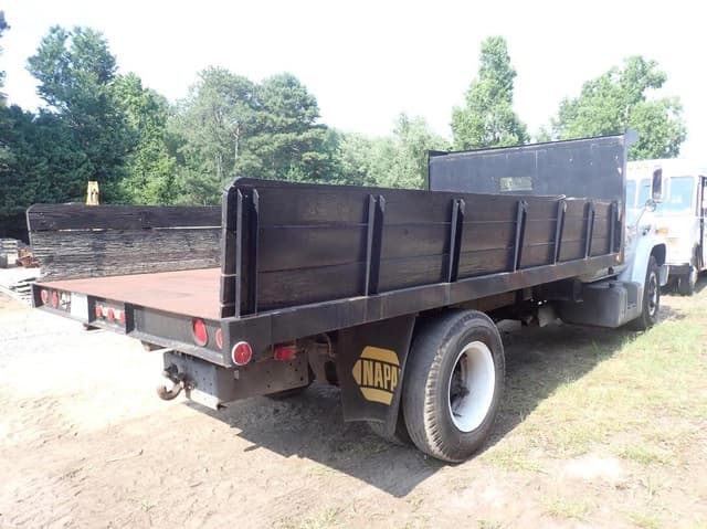Image of Chevrolet C70 equipment image 2