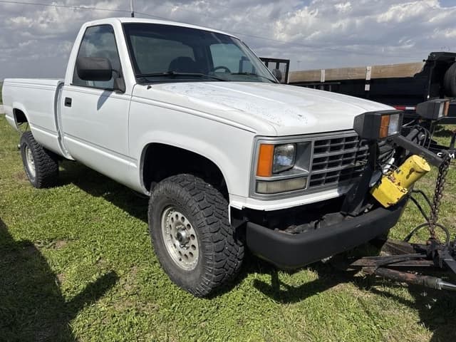 Image of Chevrolet 2500 equipment image 2