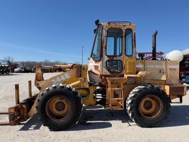 Image of John Deere 344E equipment image 1