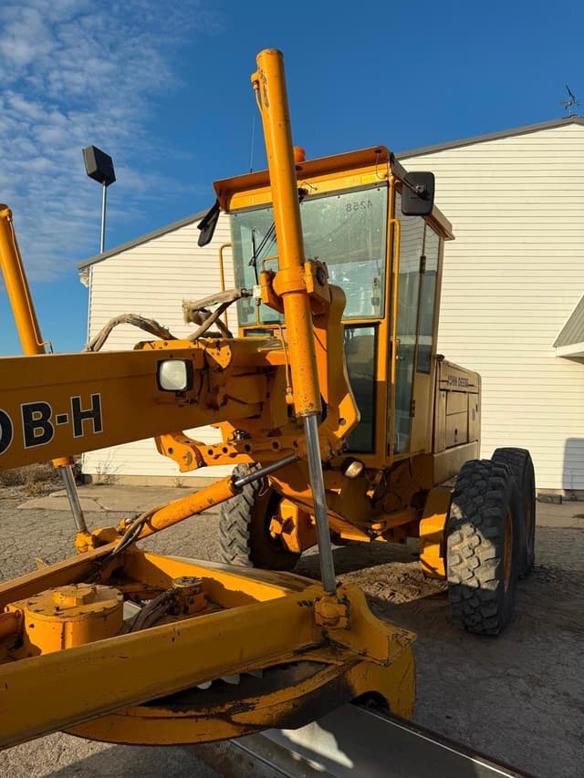 Image of John Deere 770BH equipment image 3