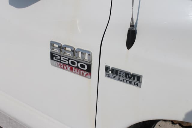 Image of Dodge Ram 2500 equipment image 3