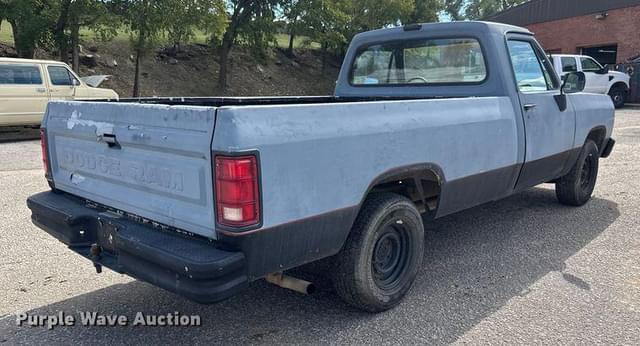 Image of Dodge D150 equipment image 4