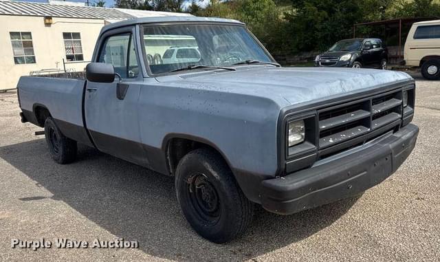 Image of Dodge D150 equipment image 2