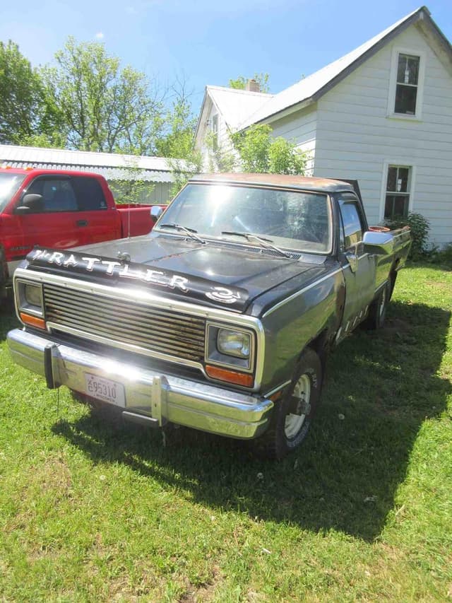 Image of Dodge W20 equipment image 1