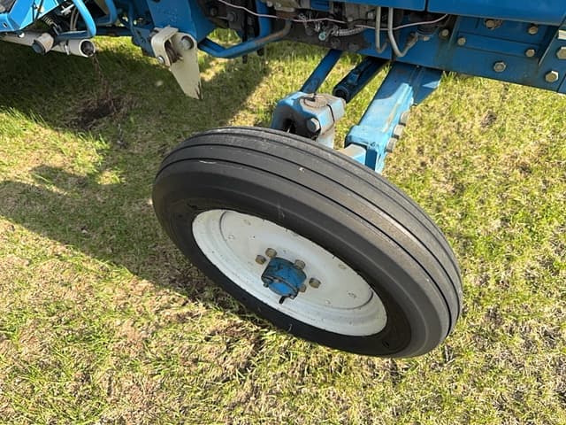 Image of Ford 1720 equipment image 4