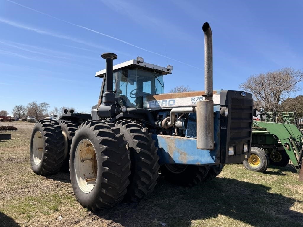 1989 Ford 876 Equipment Image0
