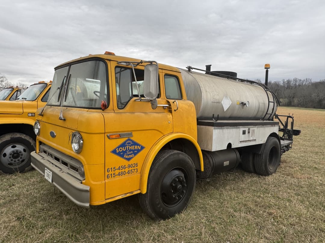 Image of Ford C8000 Primary image