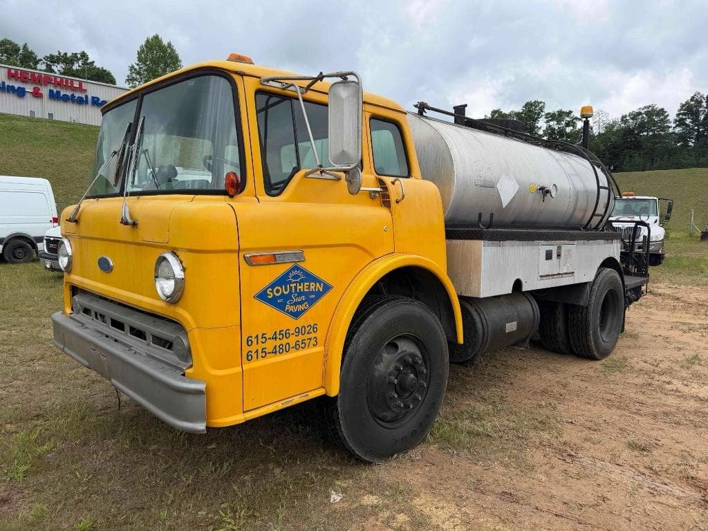 Image of Ford C8000 Primary image