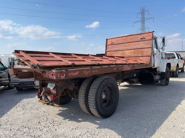 Image of Ford L7000 equipment image 3