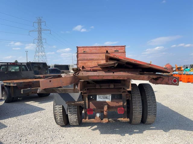 Image of Ford L7000 equipment image 4