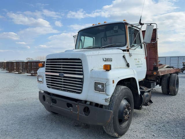 Image of Ford L7000 equipment image 1